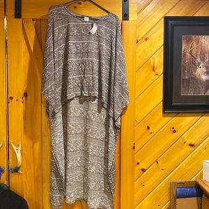 Youarenotalone high low sweater size large. Makes a great bathing suit cover.